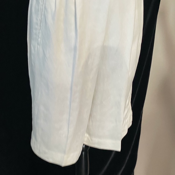 Ladies LINEN Bermuda Golf Shorts - Picture 3 of 8